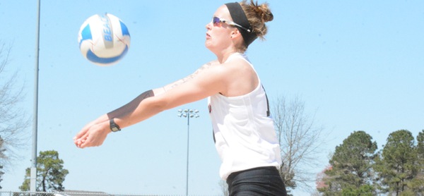 Beach volleyball wraps up final day at UNCW Dig & Dive Classic