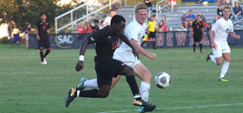 Ayuk Tambe's fourth goal in five matches was the game-winner for the Pioneers (photo by Chris Lenker)