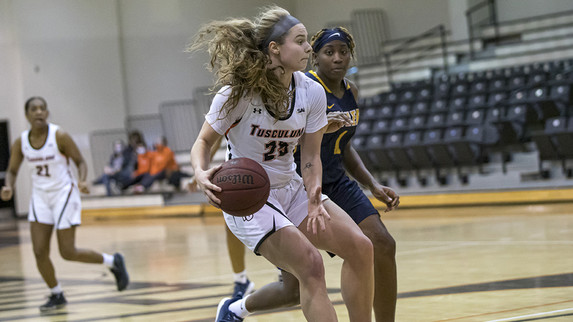 Sutton's career-high 33 boost Pioneers into first place with 84-59 win at Coker