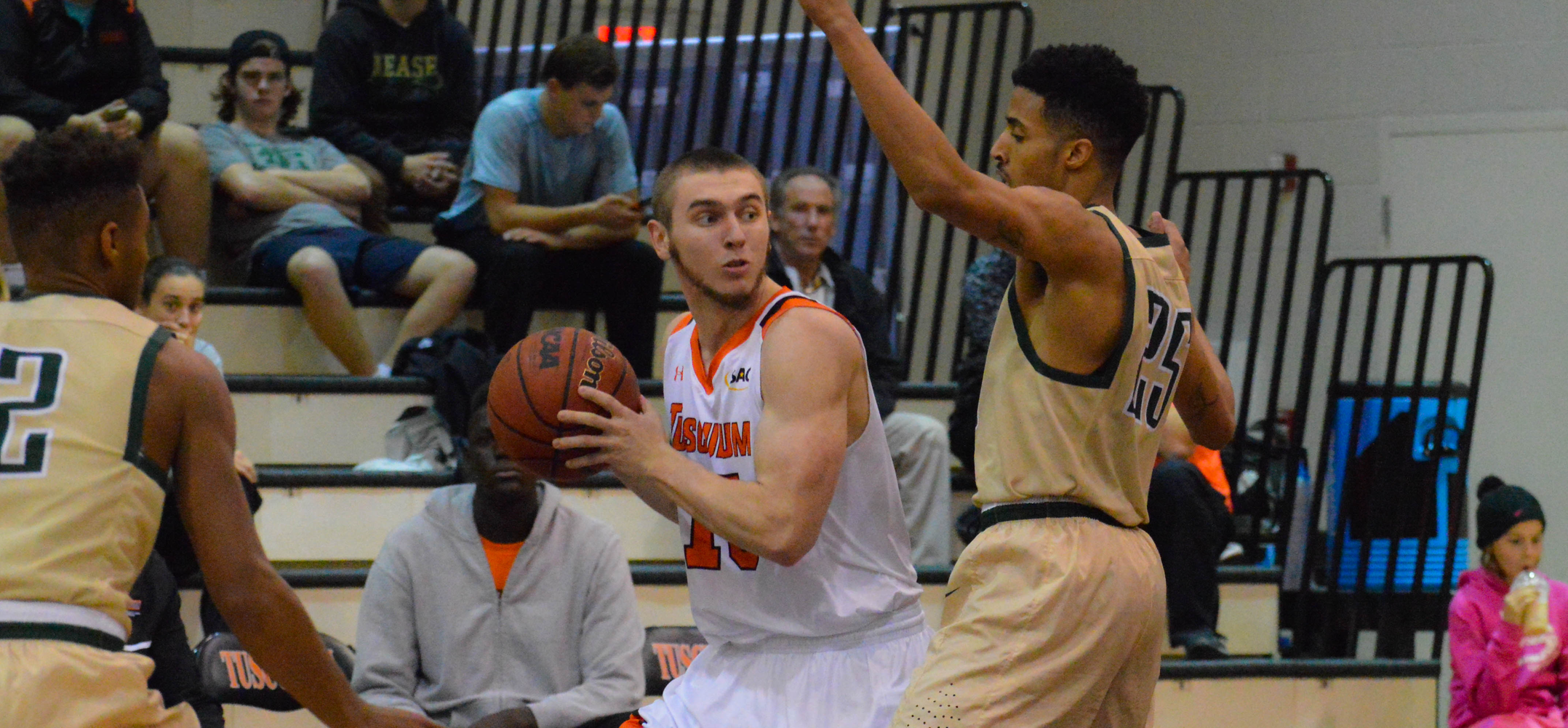 Cory Fagan scored a game-high 20 points against Lincoln Memorial