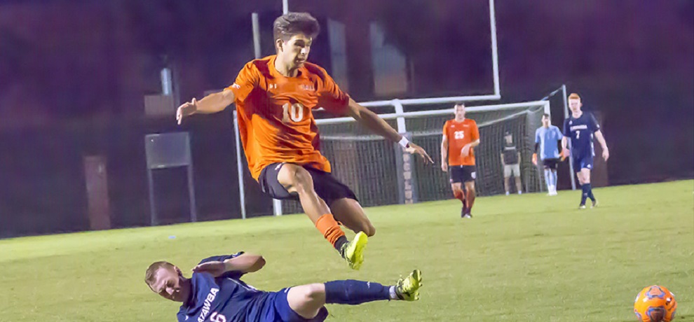 Andabak scores in final minute to rally Pioneers to 2-1 win at Lee