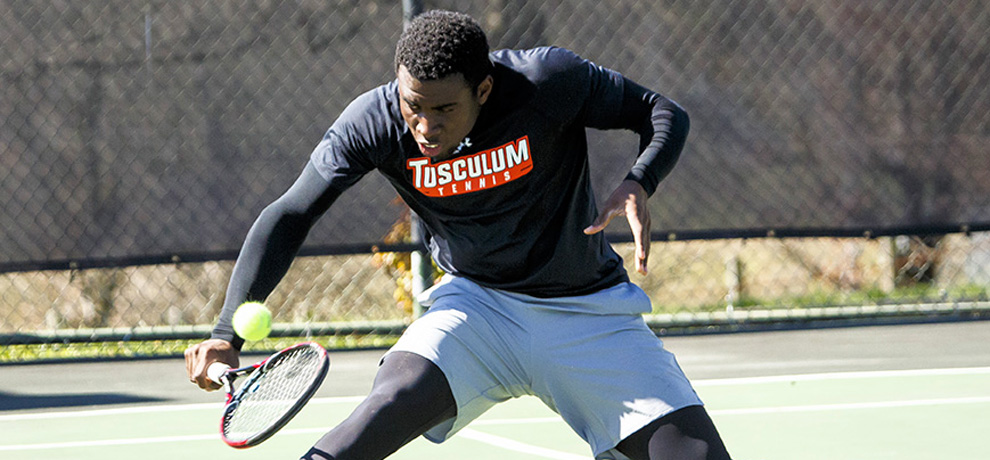 Akinpetide upsets #5 singles player in DII as Pioneers fall 4-3 to #9 Indianapolis